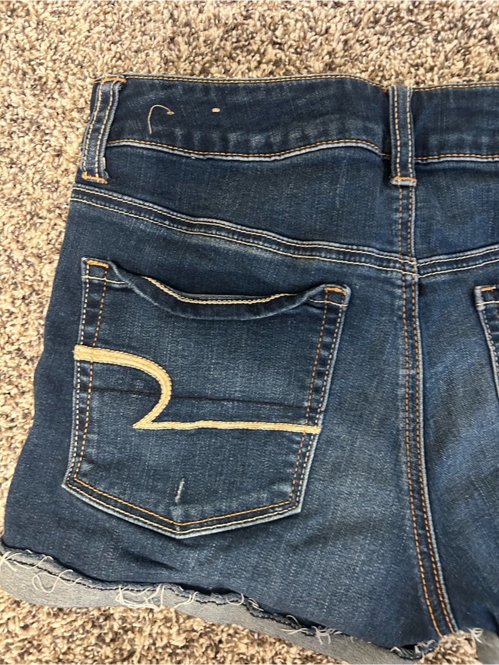 Women’s American Eagle Outfitters Dark Distressed Roll-Hem Denim Shorts, size 6 - Picture 6 of 12